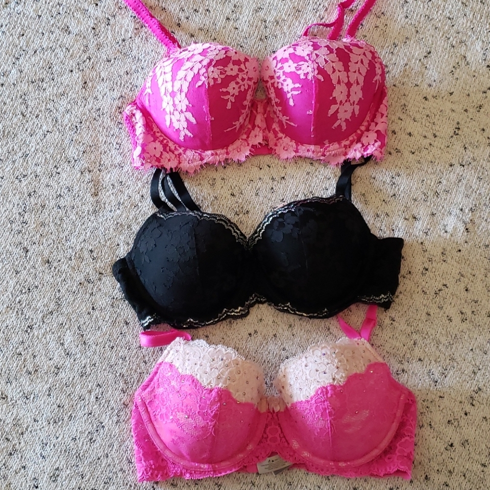 Victoria's Secret 34D Bra Bundle!!